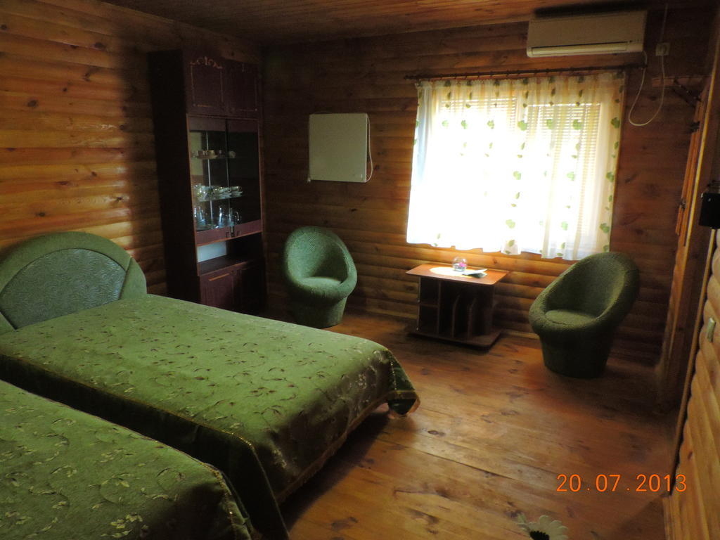 Slavutich Hotel Nova Kakhovka Room photo